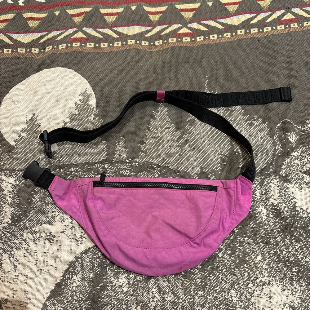 BAGGU Fuchsia Belt Bag